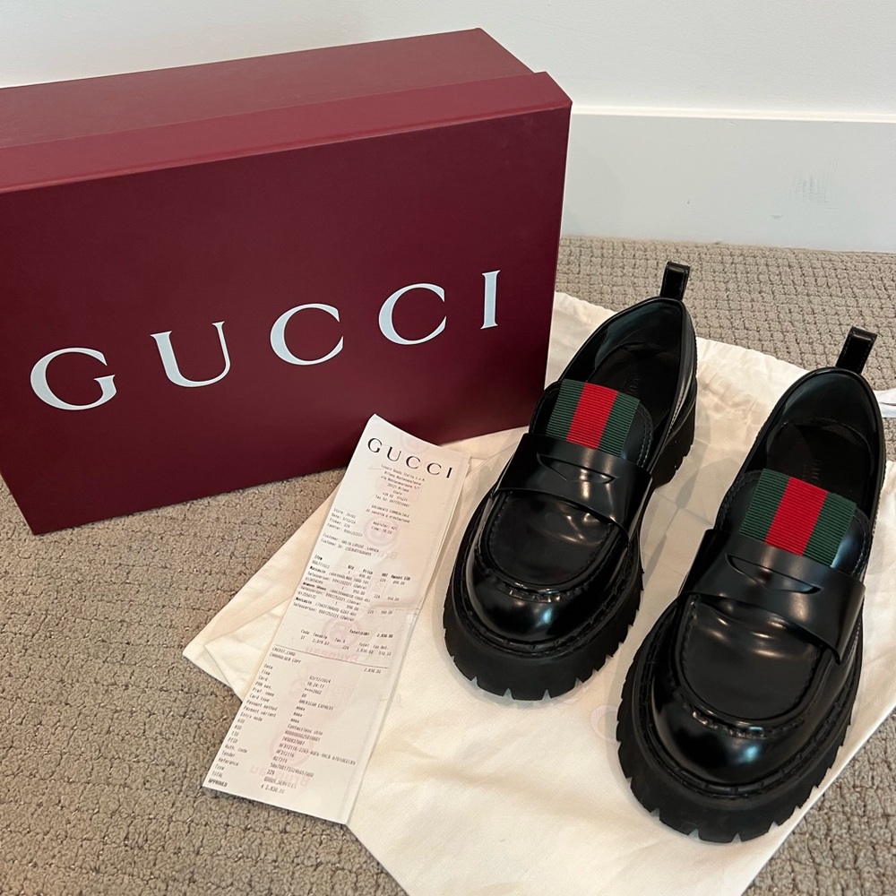 Gucci Black Loafers with Signature Green and Red Accent